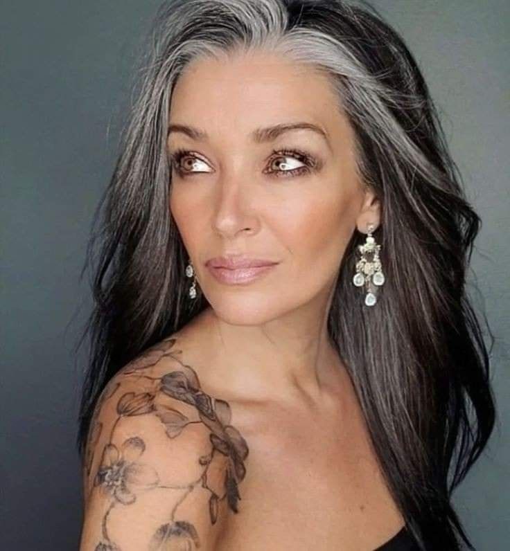 21 Ideas para presumir tus canas con mucho estilo