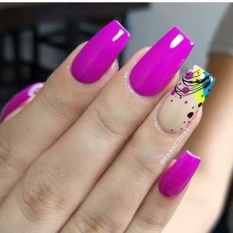 Las Uñas en tonos Neón están de moda